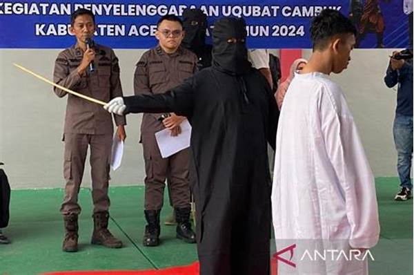 Foto: Eksekusi Cambuk Terpidana Judi Jadi Sorotan Publik