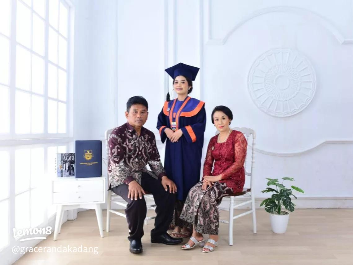 Siap Tampil Elegan? Inilah Inspirasi Model Baju untuk Menghadiri Acara Wisuda!